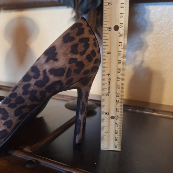 Sam & Libby Leopard Print Women's Shoes - Picture 2 of 5